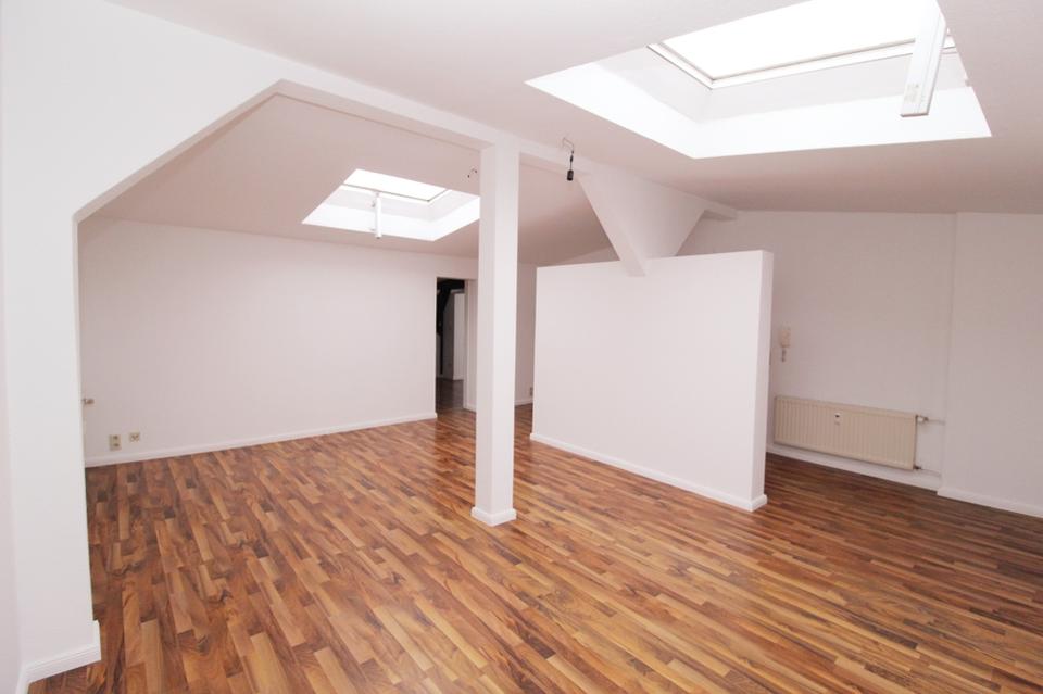 Thumbnail-Zentrumsnahe 2-Zimmerwohnung im Dachgeschoss inkl. EBK+ Tageslichtbad mit Fenster+ SP- Anmietung