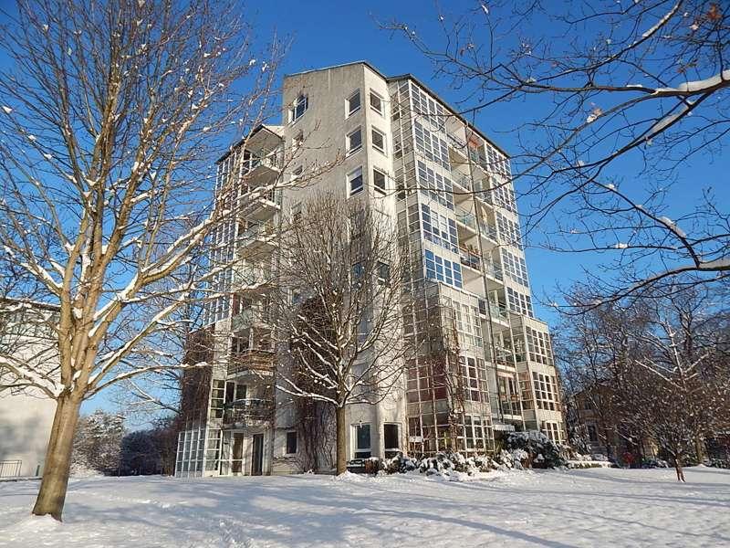 Thumbnail-Moderne Dachgeschosswohnung für Singles direkt an der Spree!