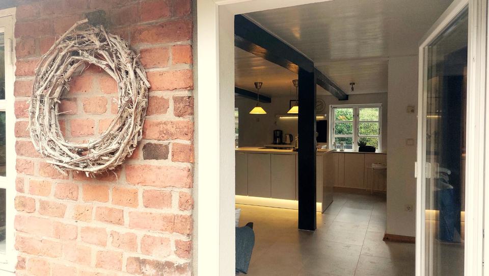 Thumbnail-Urlaub mit Hund: Zauberhafte Reetkaten an der Ostsee, Ferienhaus mit eingezäunten Garten, Ferienwohnung, Fehmarn Heiligenhafen Großenbrode Schleswig Holstein, auch Last Minute