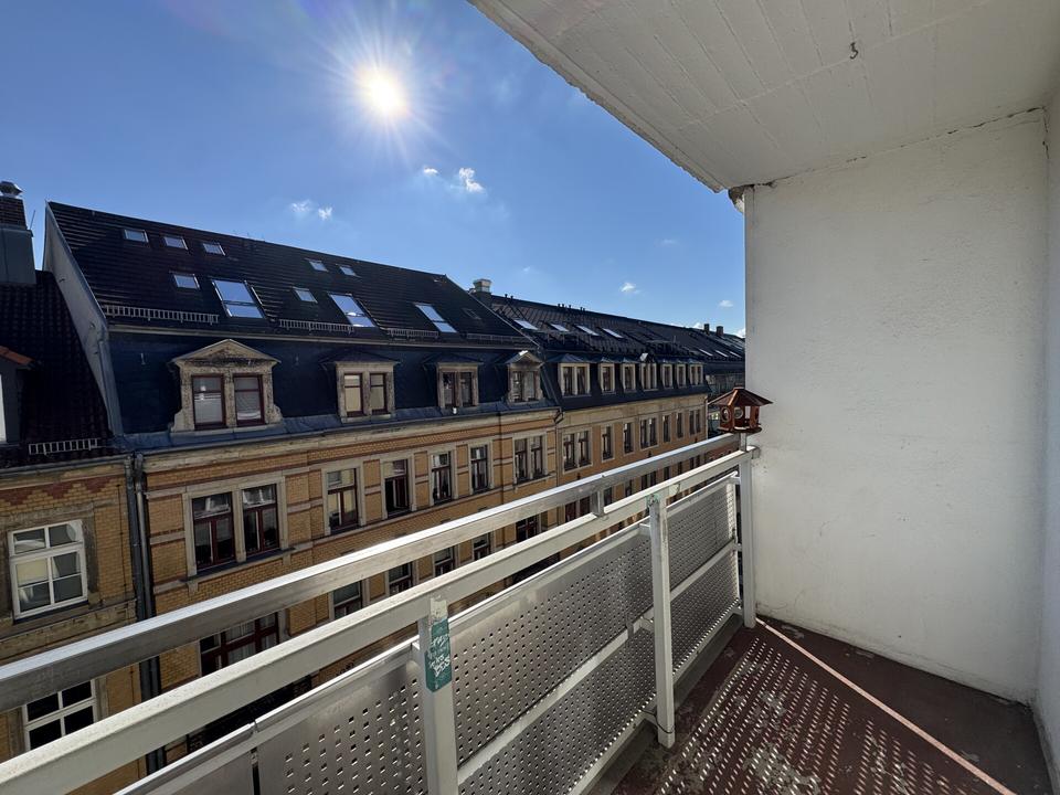 Thumbnail-* Helle Einraumwohnung mit Balkon im Herzen der Neustadt wartet auf Sie! *