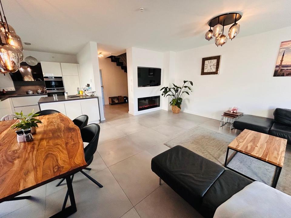 Thumbnail-Neuwertiges 5-Zimmer Kettenhaus mit Carport