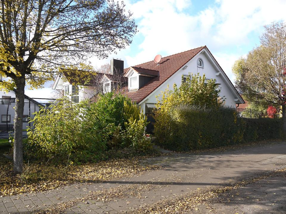 Thumbnail-Ortsrandlage, großzügige 5,5-Zimmer Dachgeschosswohnung in kinder