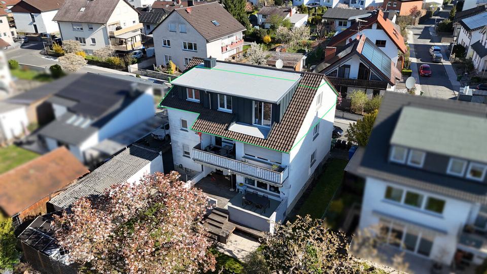 Thumbnail-DIETZ: Sanierte und großzügige 2-Zimmer-Dachwohnung mit Toller Gaube und Dachterrasse - Randlage!
