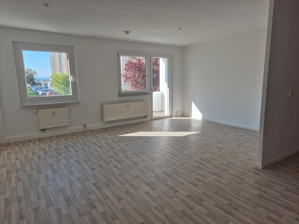 Thumbnail-3-Raum-Wohnung mit Balkon im ersten Obergeschoss zu vermieten