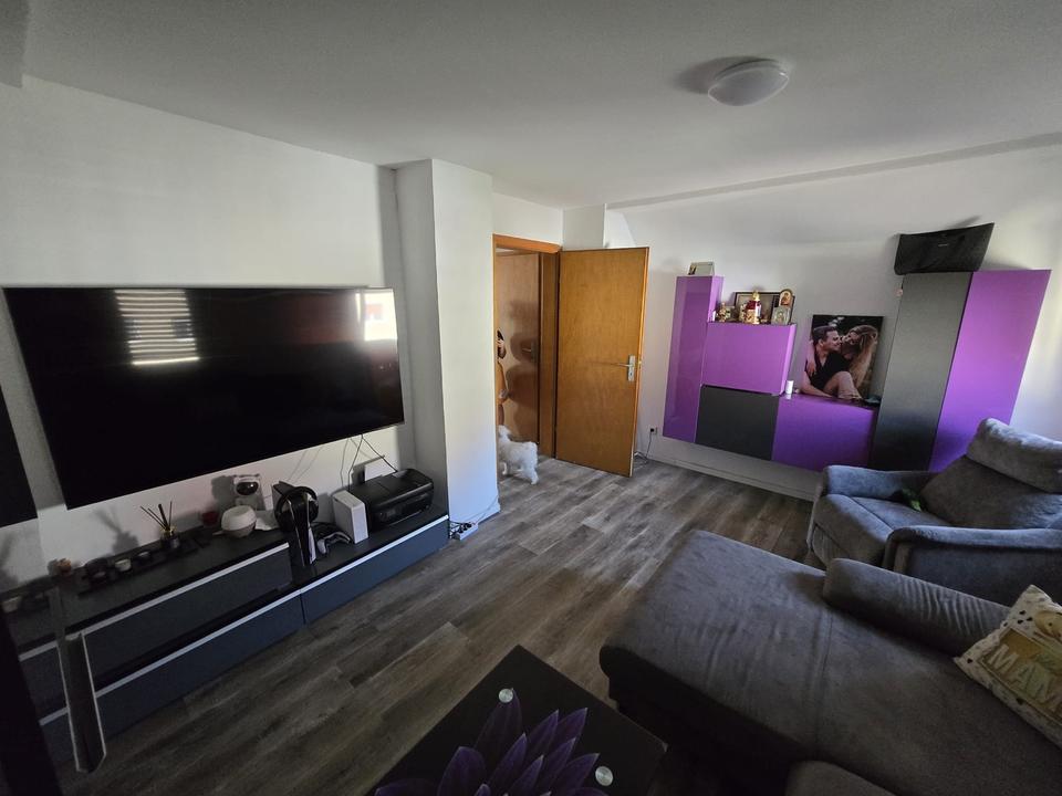 Thumbnail-2,5 Zimmer Wohnung im DG