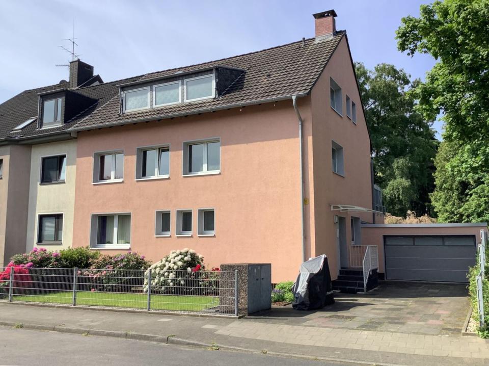 Thumbnail-Zweifamilienhaus mit zusätzl. DG-Wohnung in Düsseldorf-Süd