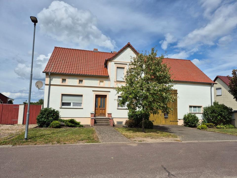 Thumbnail-Einfamilienhaus in kleinem Dorf mit Garten, Hof und Scheune für j