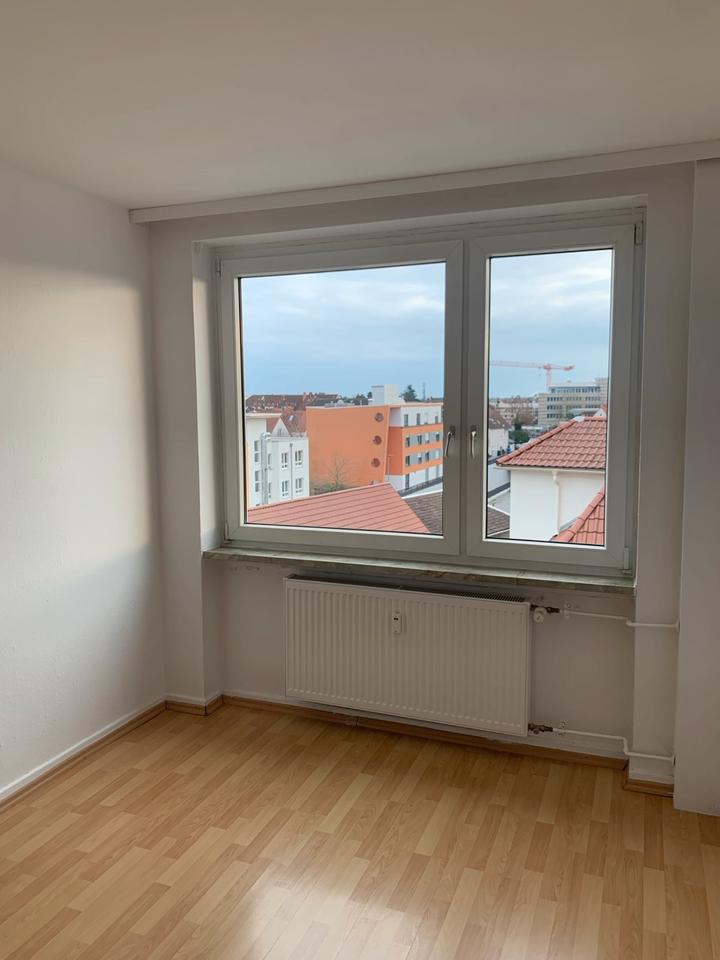 Thumbnail-Wohnung, 3 Zimmer + Küche + Bad, komplett renoviert