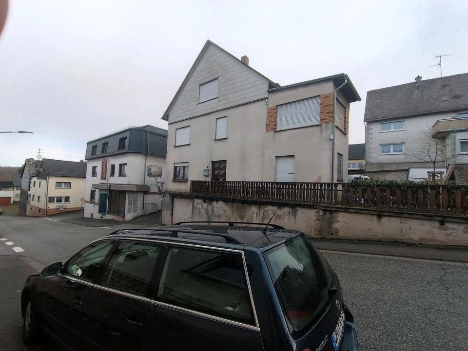 Thumbnail-Stark Renovierungsbedürftige Haus mit Scheine