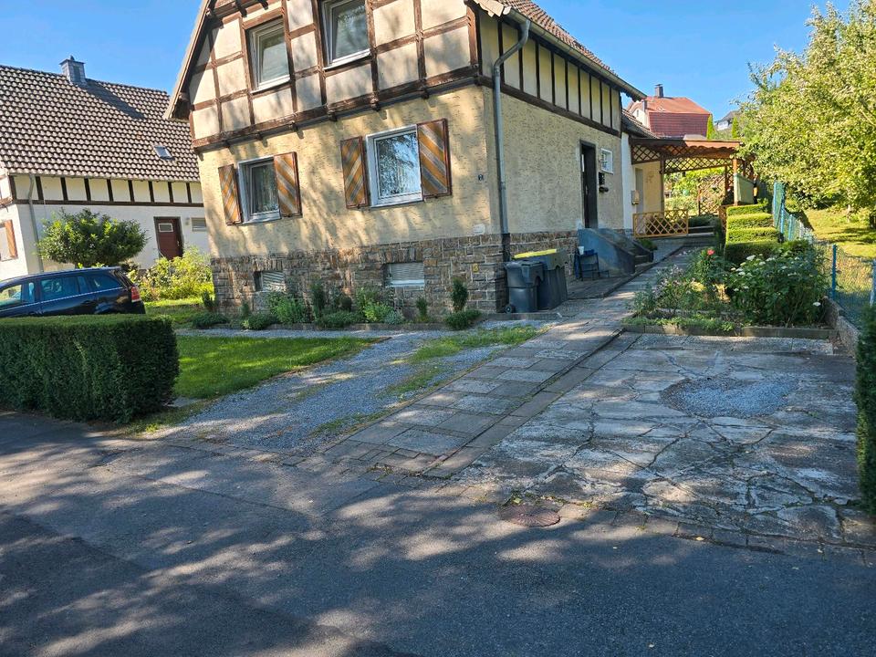 Thumbnail-2,5 Zimmer Wohnung mit separatem Eingang & Stellplatz