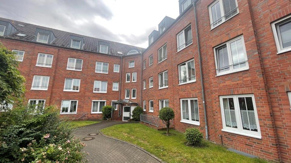 Thumbnail-Erstklassige, frisch renovierte 2 Zimmer-Wohnung mit großen Balkon und Stellplatz zu mieten!