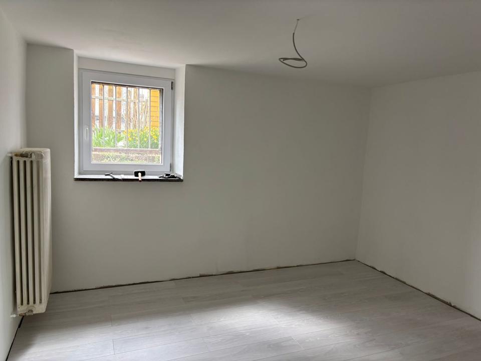 Thumbnail-Souterrainwohnung in Cotta