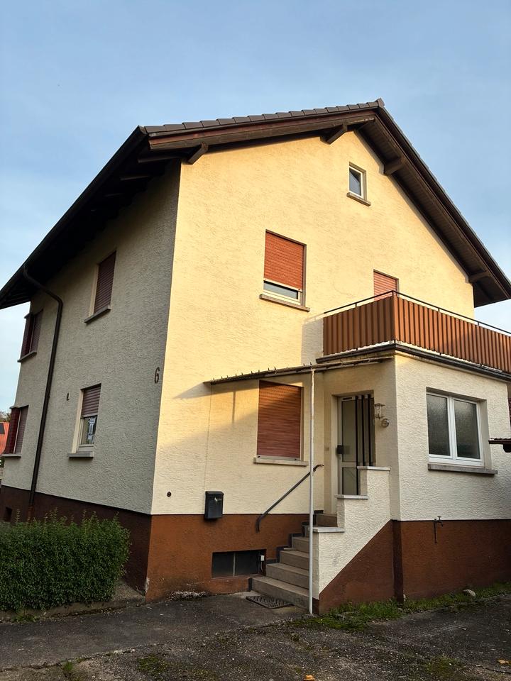 Thumbnail-Ein-zweifamilenhaus mit Nebengebäude