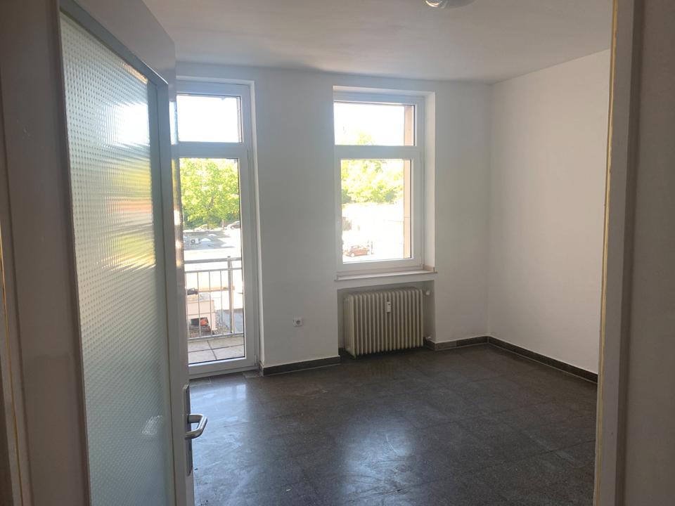 Thumbnail-Großzügige 3-Zimmer Wohnung im 2. OG in MG-Rheydt