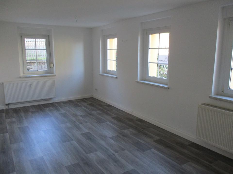 Thumbnail-Großzügige schicke 3-Raum-Wohnung in Lengefeld, OT Wünschendorf zur Vermietung