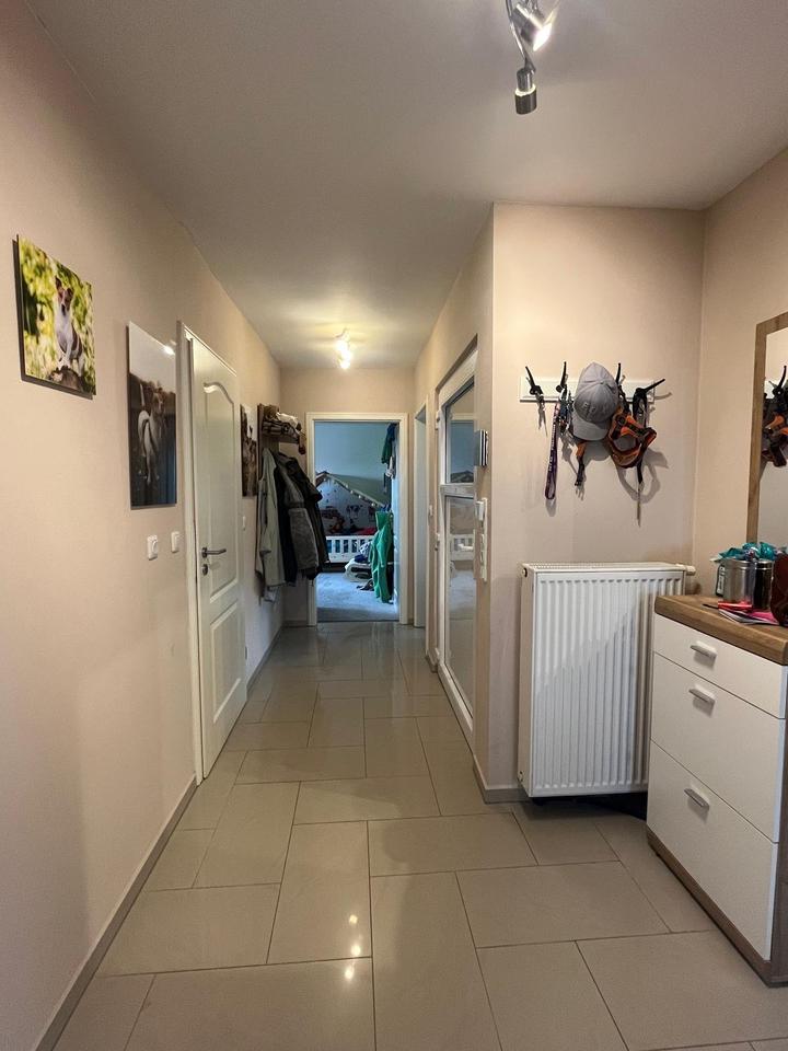 Thumbnail-Große lichtdurchflutete Wohnung im 2-Familienhaus zu vermieten