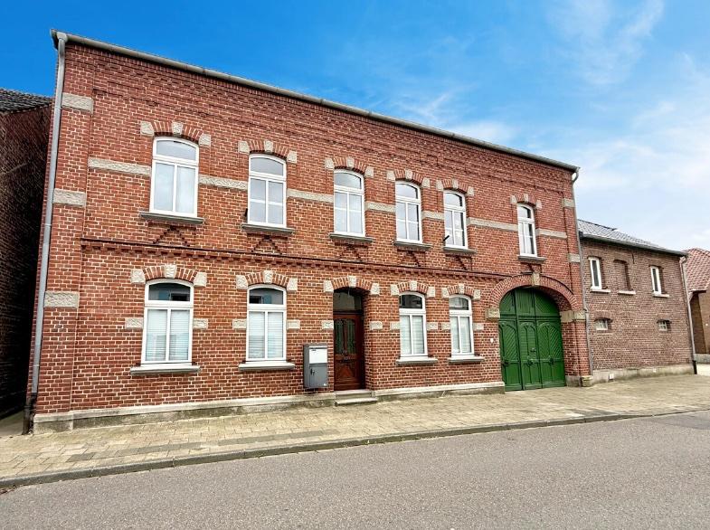 Thumbnail-Bauernhaus mit Seitentrakten und Innenhof bei Erkelenz von Privat