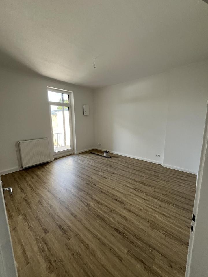 Thumbnail-Kernsanierte Altbau-Wohnung in zentraler Lage mit Balkon und Blick ins Grüne