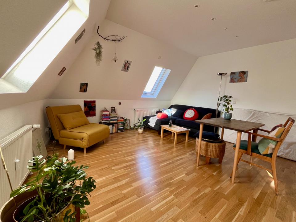 Thumbnail-Charmante, helle 2-Zimmer Altbau-Dachgeschosswohnung (ca. 50 qm)