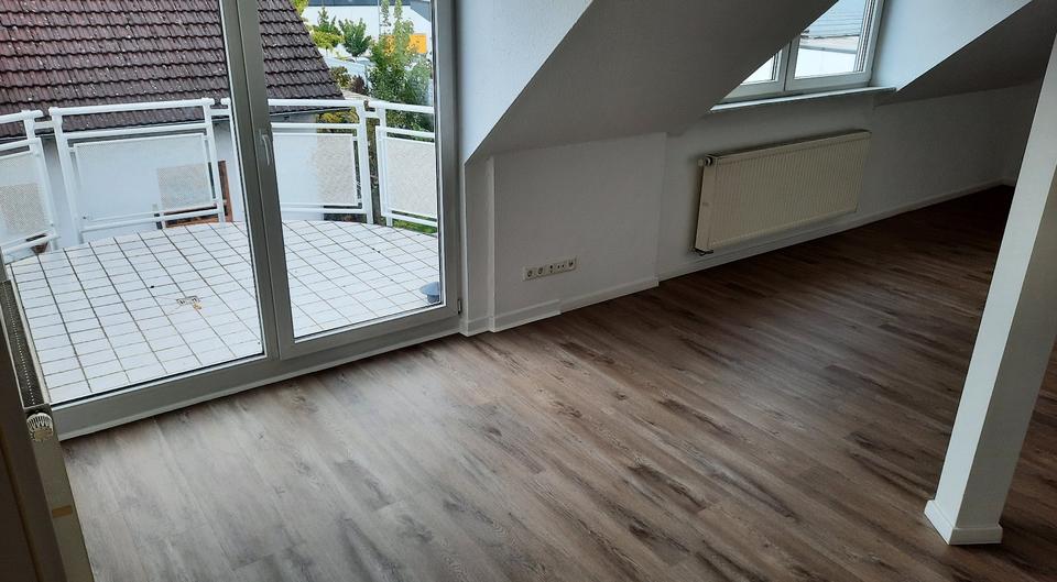 Thumbnail-Sonnige, helle 3-Zi.Dachgeschoss-Wohnung mit Balkon, Süd-West-Aus