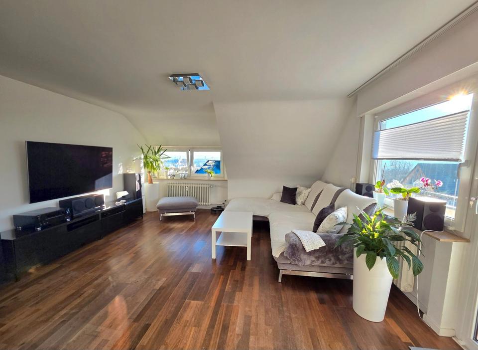 Thumbnail-Helle 3–4 Zimmer Whg. mit Kamin,Südbalkon & Blick über Stuttgart