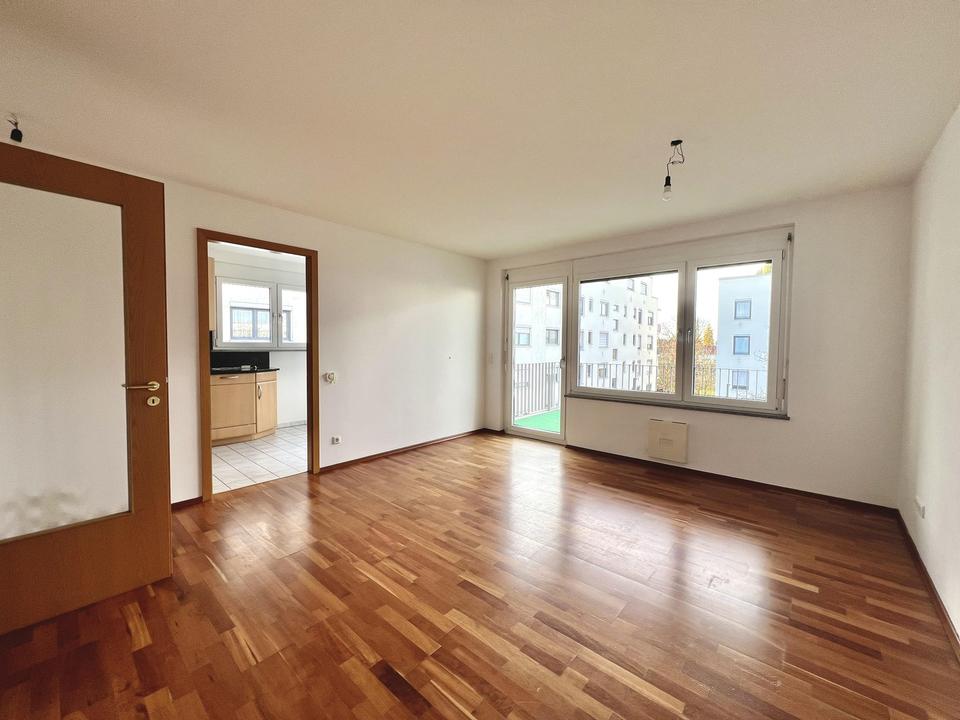 Thumbnail-Moderne 3-Zimmer Wohnung mit großem Balkon in der Cosimastraße - ab sofort zu vermieten