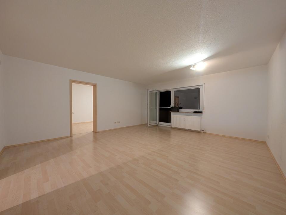 Thumbnail-Attraktive 2-Zimmer Wohnung mit Balkon und Stellplatz vor der Haustüre im 1.OG