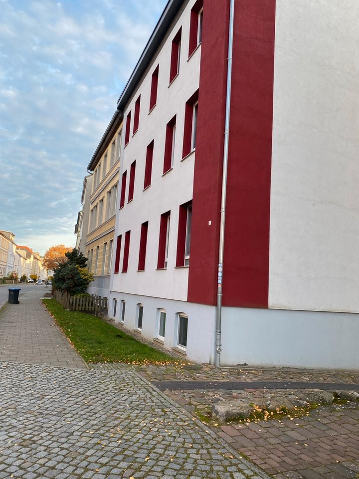 Thumbnail-Souterrain-Wohnung 4 Zimmer 108 qm Neubrandenburg Jahnviertel