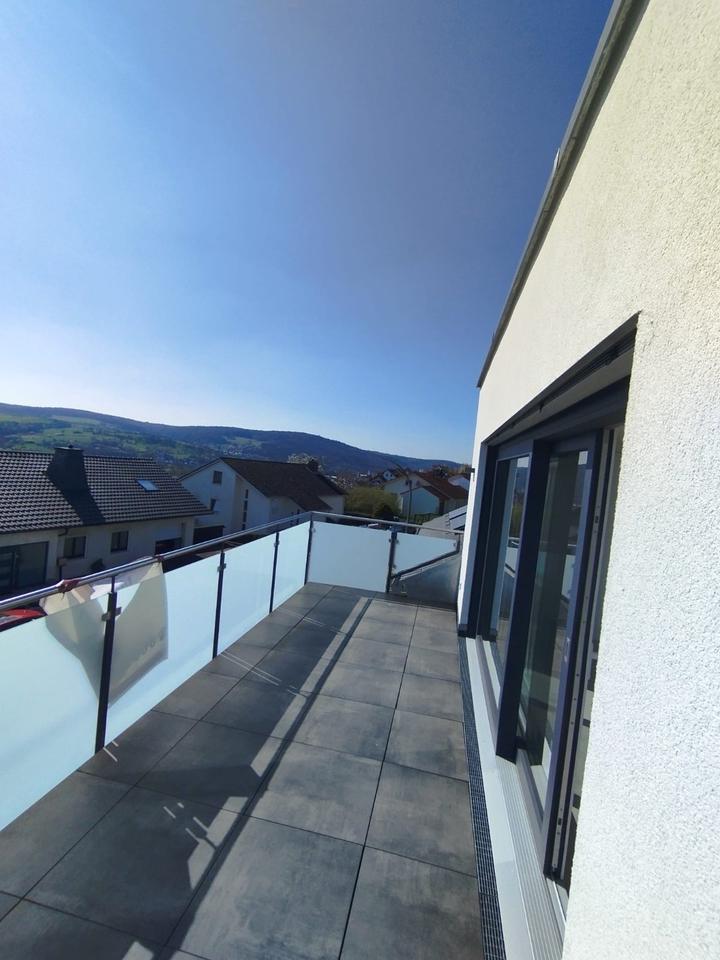 Thumbnail-Helle 4-Zimmer DG-Wohnung mit EBK!