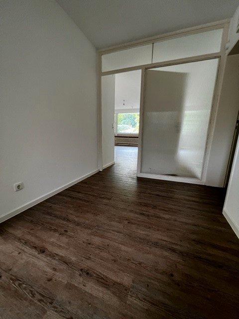 Thumbnail-Großzügige 4 Zimmer Wohnung in Geisweid zu vermieten