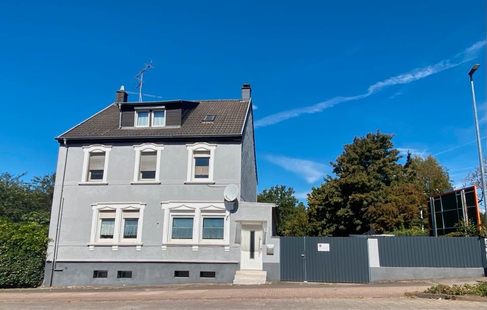 Thumbnail-Freistehendes Mehrfamilienhaus mit Nebengebäuden in Kirkel