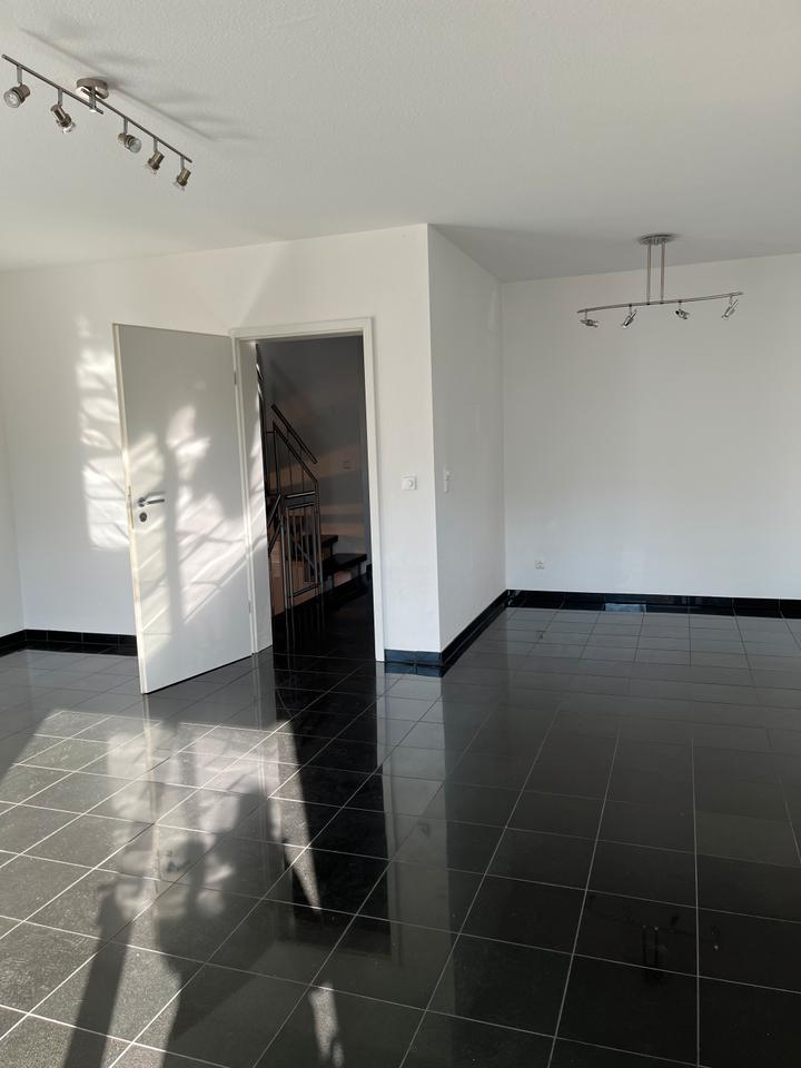 Thumbnail-Möbliertes Einfamilienhaus 67 Zimmer ab 15. Mai für Monteure