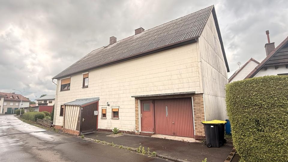 Thumbnail-Freistehendes EFH in Ulrichstein mit viel Potential für große fam