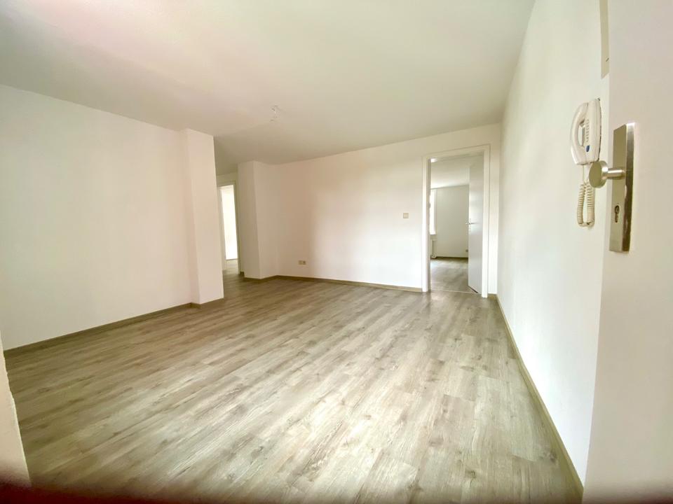 Thumbnail-Ruhige 3-Raum-Whg. zu vermieten, zentrale Lage, PP optional mgl.