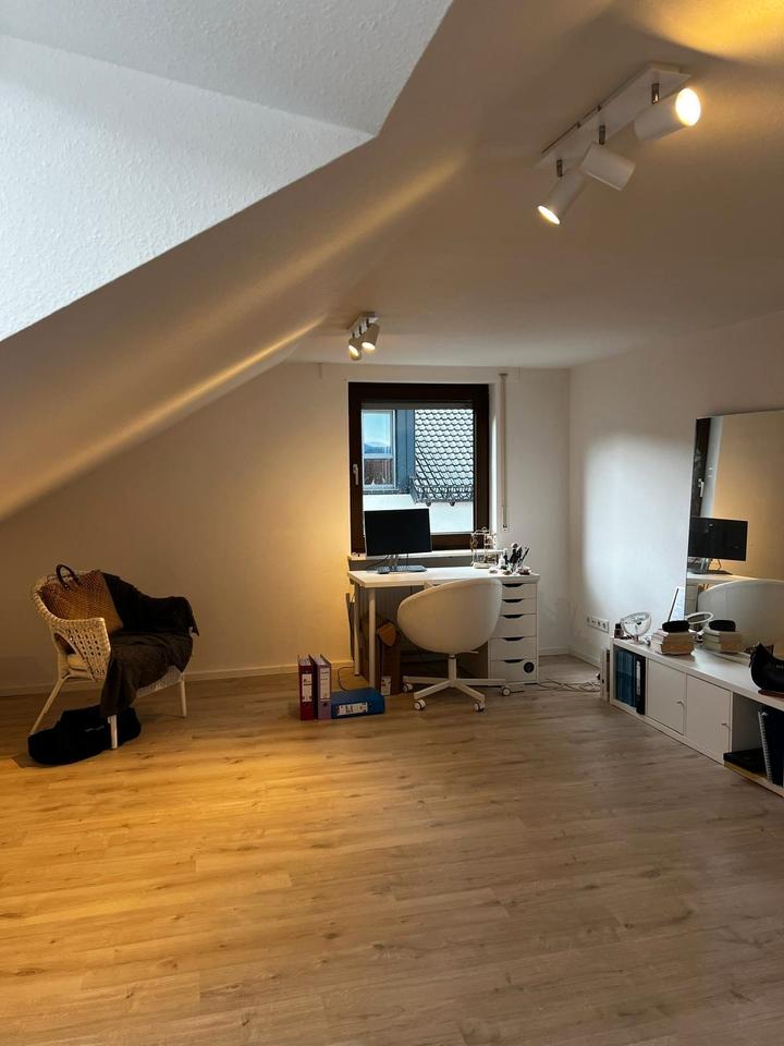 Thumbnail-Helle 2,5-Zimmer Dachgeschosswohnung in Hösbach mit EBK