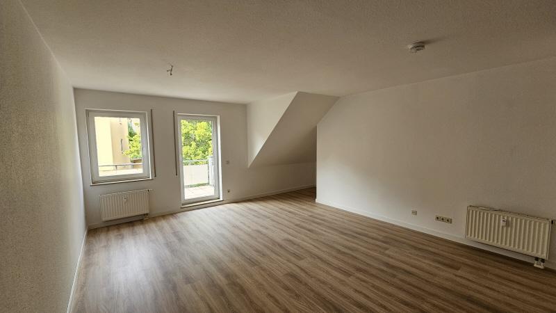 Thumbnail-Gemütliche 2-Zimmer-Dachgeschosswohnung mit großem Balkon und Ausblick Richtung Meißen