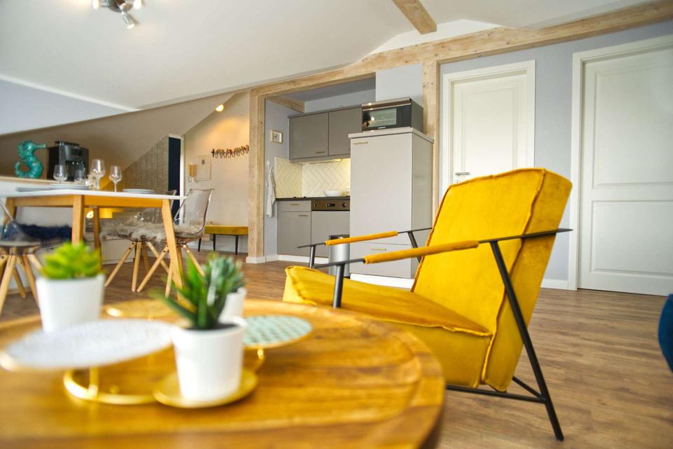 Thumbnail-Wasserblick garantiert -Einzigartige modernisierte Wohnung mit 3 Balkonen, Tiefgarage zu mieten