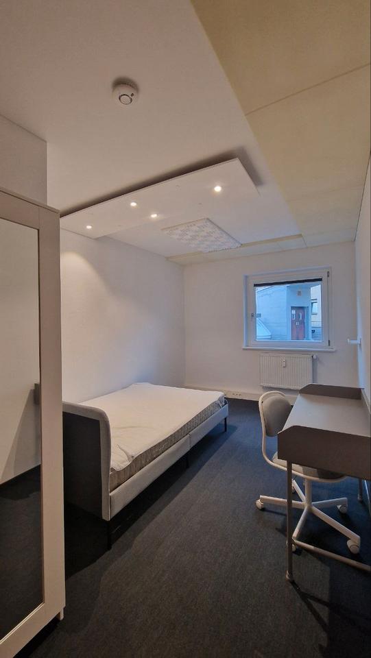 Thumbnail-Gepflegtes WG-Zimmer in einer Frauen-WG in der Pforzheimer Innenstadt