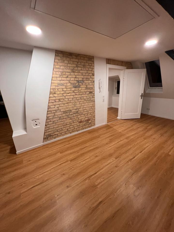 Thumbnail-Charmante 1 Zimmer Dachgeschosswohnung per sofort bezugsfertig