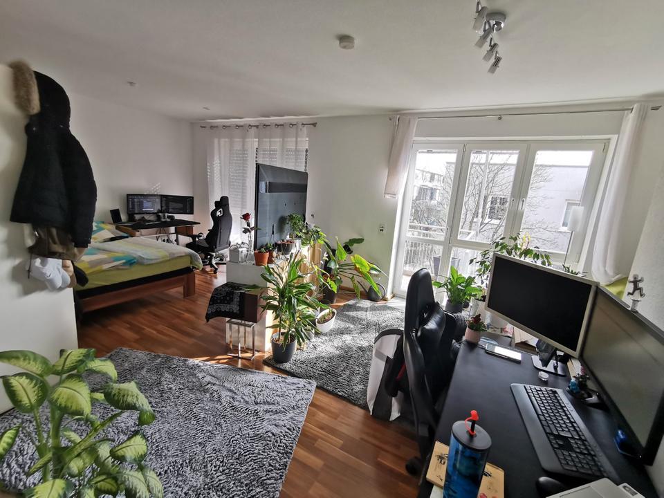 Thumbnail-1-Zimmer-Wohnung mit EBK, Balkon und TG-Stellplatz in Wiesbaden