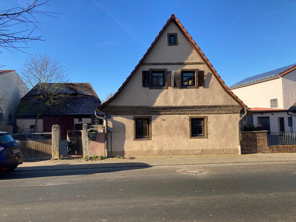 Thumbnail-Verkaufe: Renovierungsbedürftiges Wohnhaus + Scheune