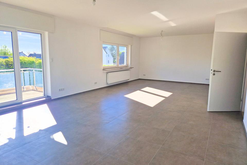 Thumbnail-Sehr großzügige 3-Zimmer-Wohnung mit Balkon und Garage in Hennef-Uckerath