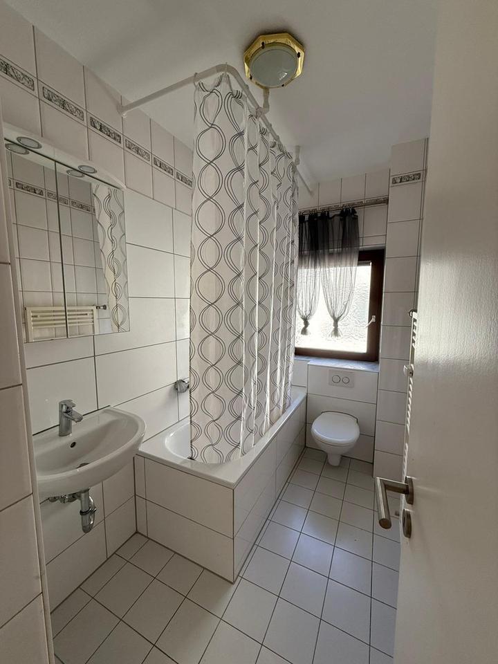 Thumbnail-Sonnige und gut geschnittene 3 Zimmer Wohnung mit Balkon und tollem Ausblick