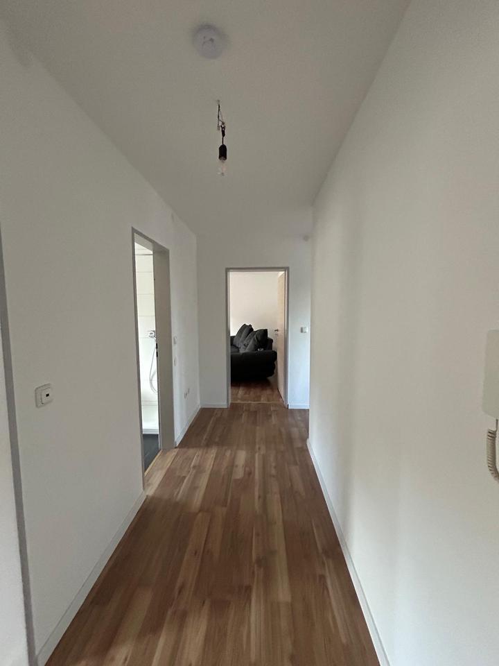 Thumbnail-Wohnungsanzeige - 4 - Zimmer-Wohnung im Obergeschoss (links)