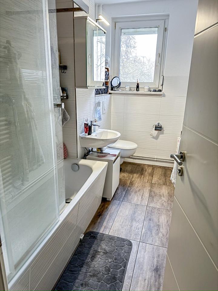 Thumbnail-Moderne 4 RW l 69,84 m² l Balkon l EG l Bad mit Wanne und Fenster