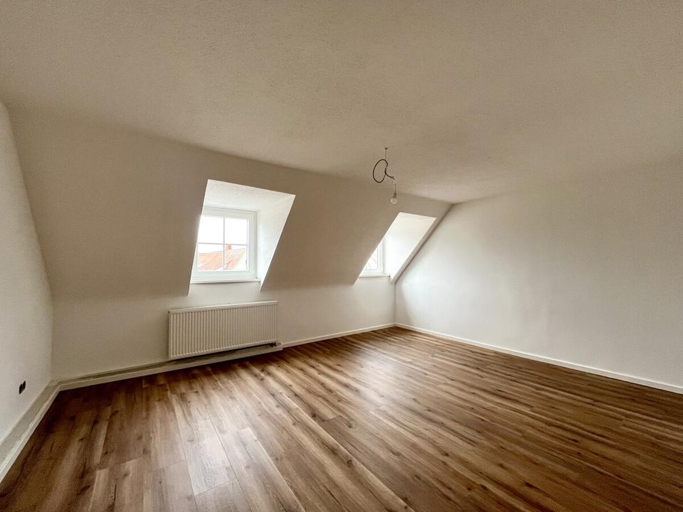 Thumbnail-Top sanierte 3-Zimmer-Wohnung mit EBK im 4. OG in Bayreuths Innenstadt