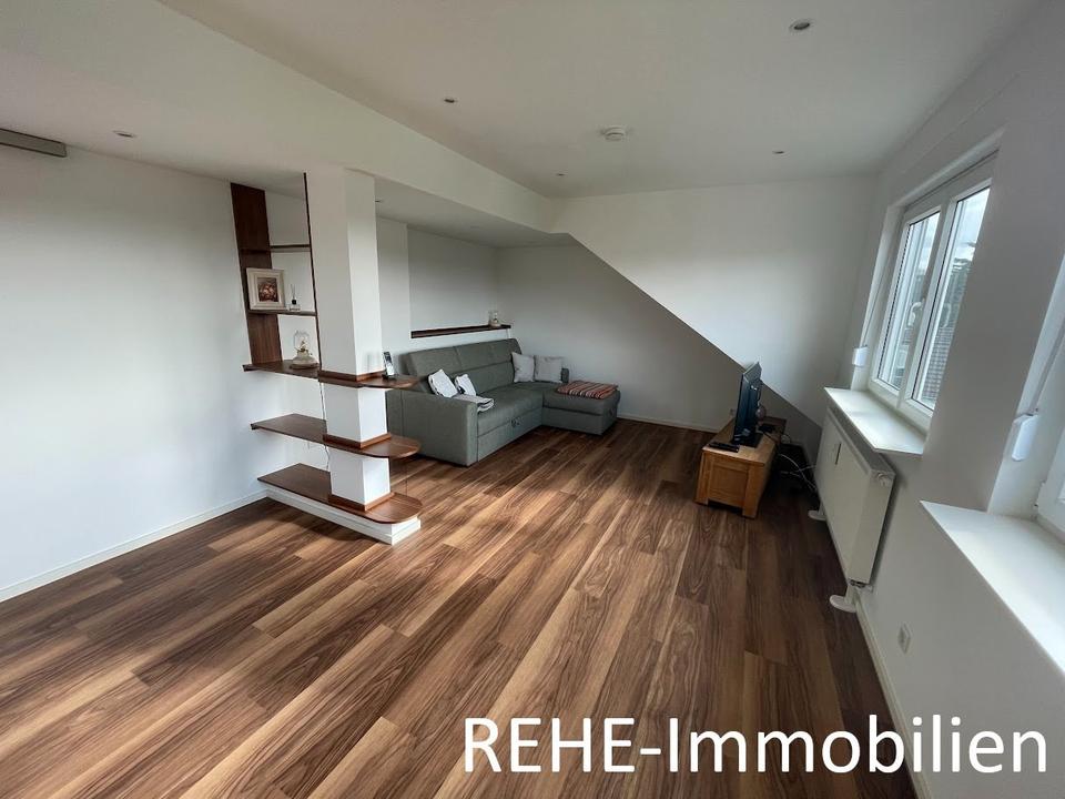 Thumbnail-Frisch modernisiert: Stilvolle 2-Zimmer-Dachgeschoss-Wohnung in 47167 Duisburg