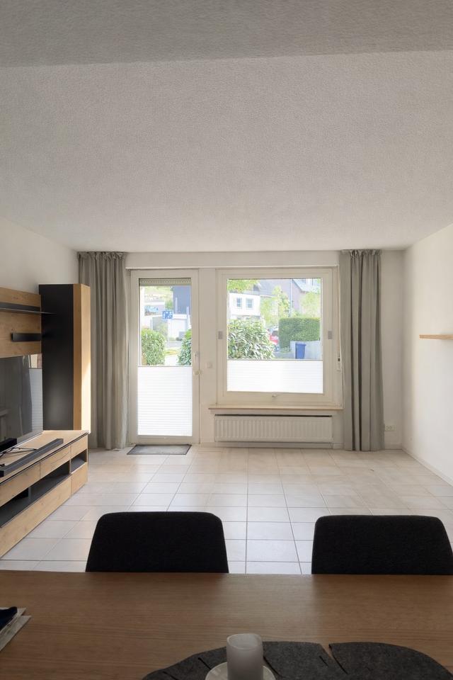 Thumbnail-Sehr schöne Lage - 105 m² EG-Idylle mit 2 Balkonen, großem Keller