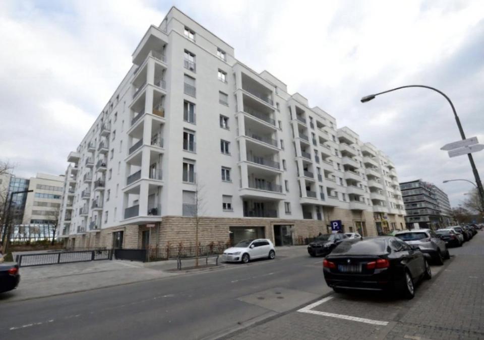 Thumbnail-Stilvoll möblierte, moderne 3-Zimmer-Wohnung mit BalkonParkplatz