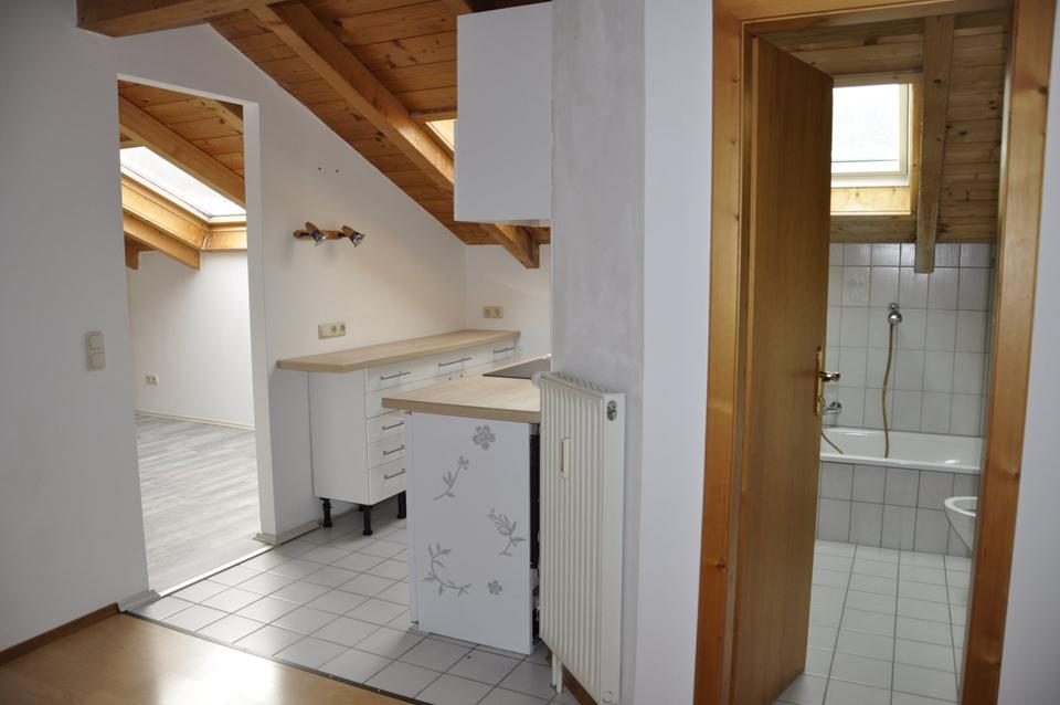 Thumbnail-Schöne 1-Zimmer-Wohnung (DG) mit Balkon und herrlichem Ausblick